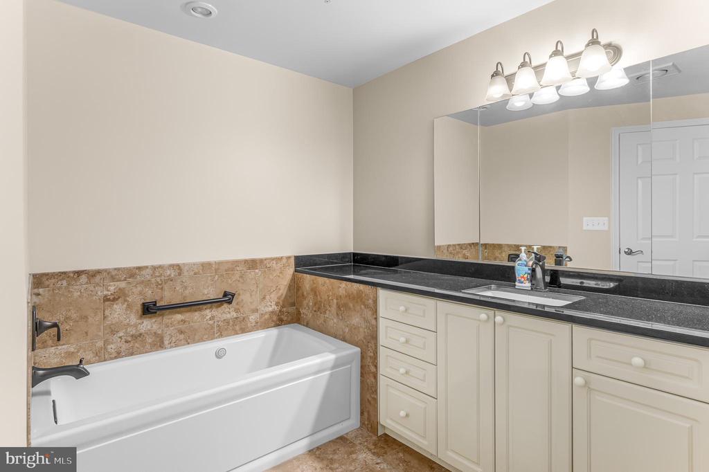 19360 MAGNOLIA GROVE SQUARE 316