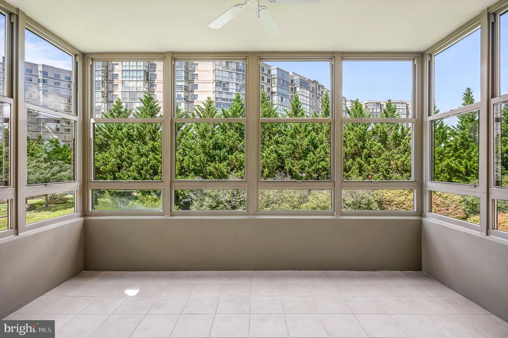 19350 MAGNOLIA GROVE SQUARE 303
