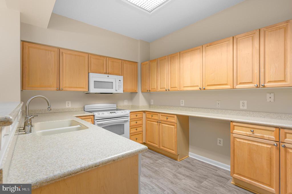 19355 CYPRESS RIDGE TERRACE 404