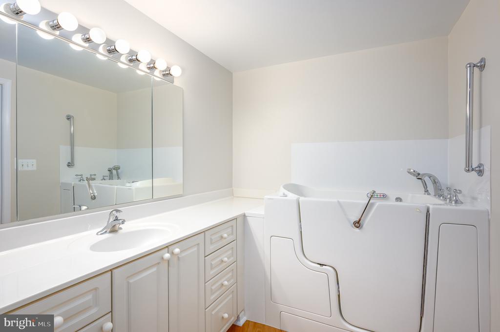 19370 MAGNOLIA GROVE Unit: 107