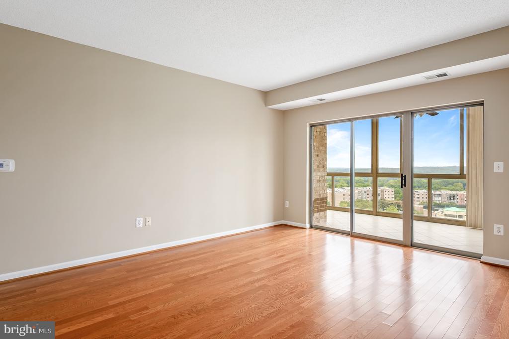 19375 CYPRESS RIDGE TERRACE Unit: 916
