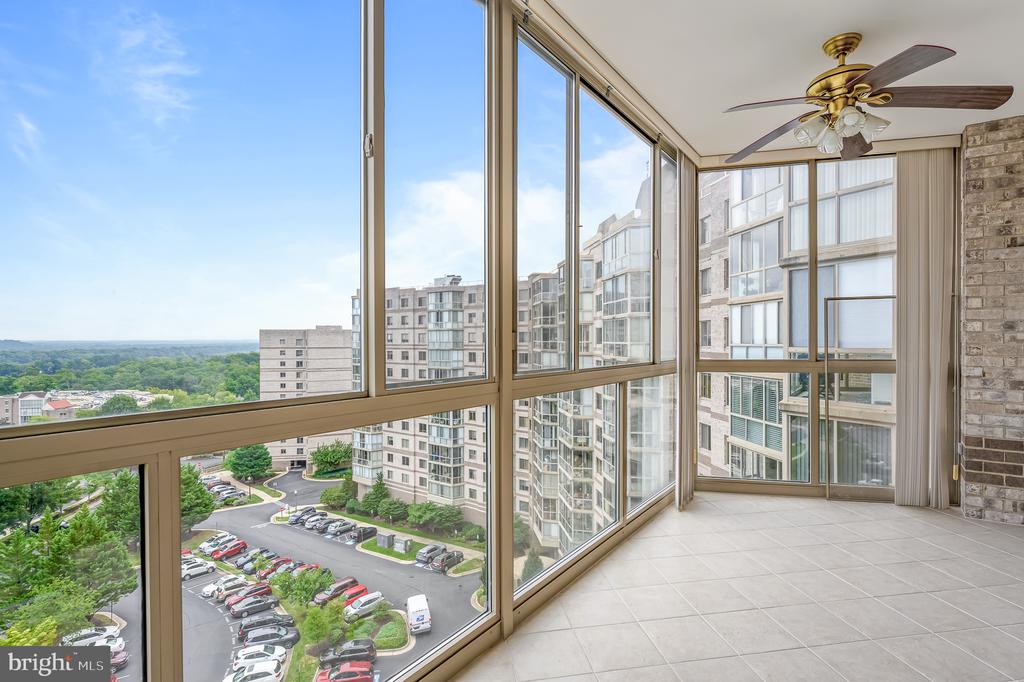 19375 CYPRESS RIDGE TERRACE Unit: 916