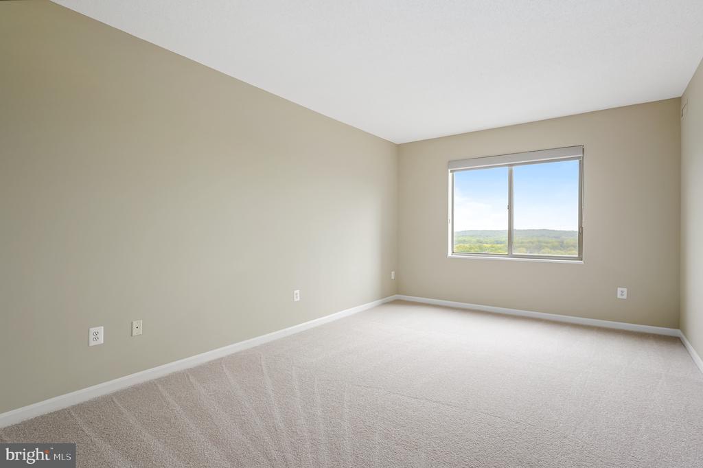 19375 CYPRESS RIDGE TERRACE Unit: 916