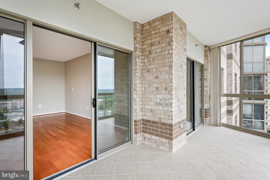 19375 CYPRESS RIDGE TERRACE Unit: 916