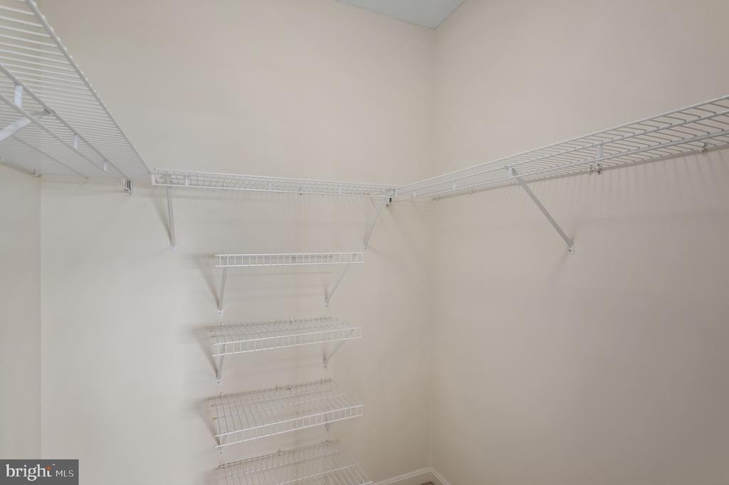 19375 CYPRESS RIDGE TERRACE Unit: 916