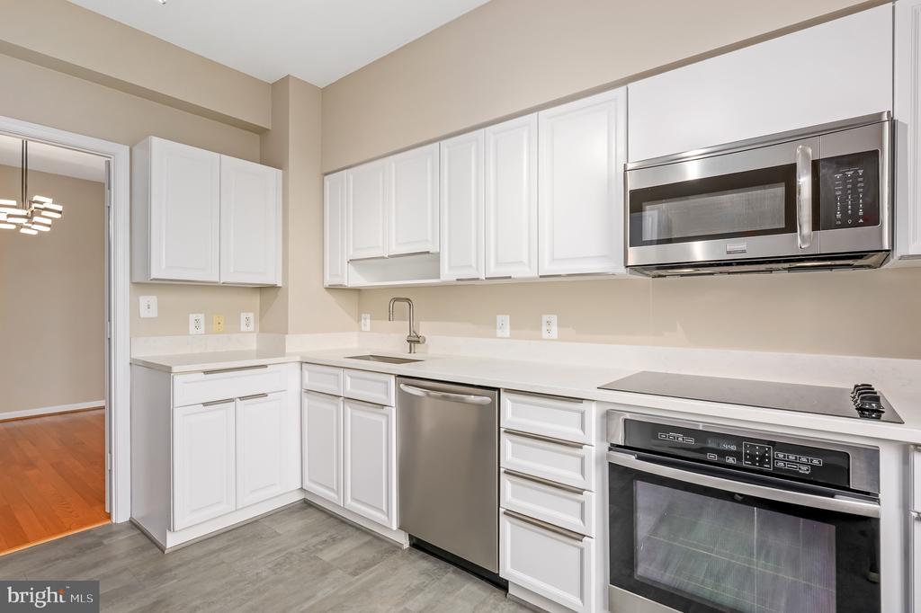 19375 CYPRESS RIDGE TERRACE Unit: 916