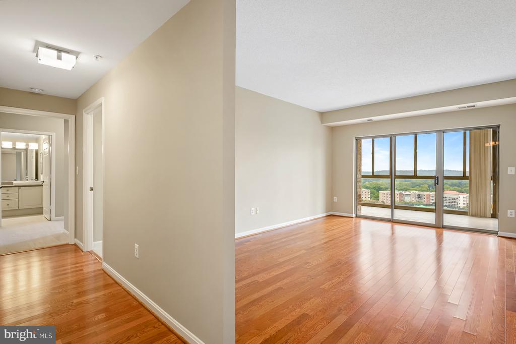19375 CYPRESS RIDGE TERRACE Unit: 916