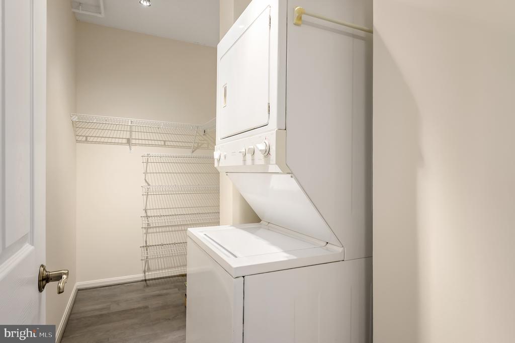 19375 CYPRESS RIDGE TERRACE Unit: 916
