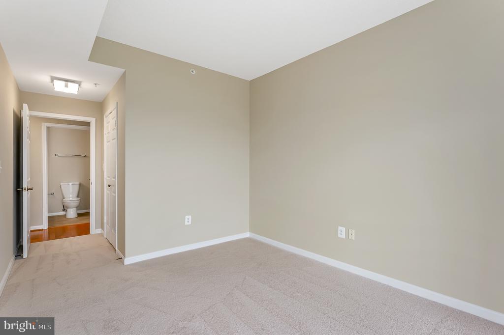 19375 CYPRESS RIDGE TERRACE Unit: 916