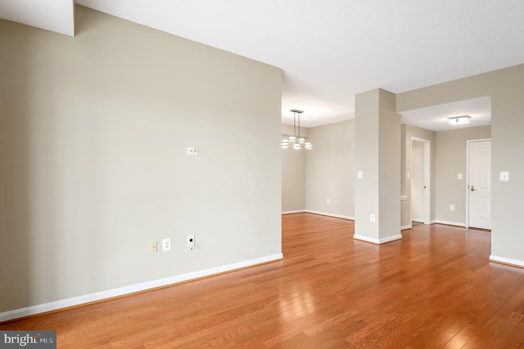 19375 CYPRESS RIDGE TERRACE Unit: 916