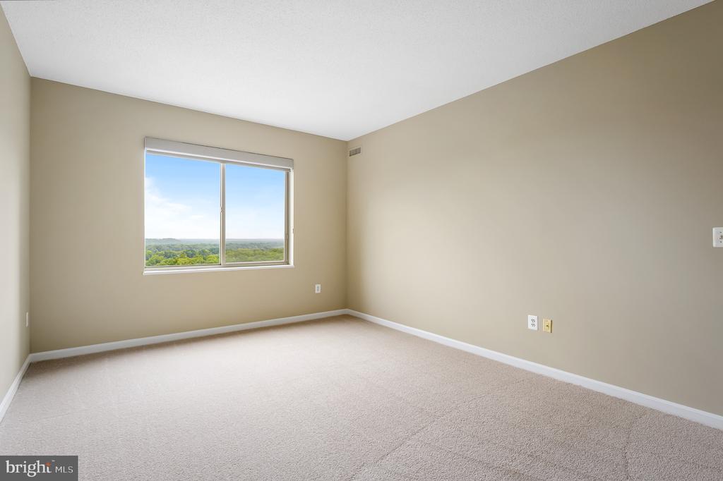 19375 CYPRESS RIDGE TERRACE Unit: 916