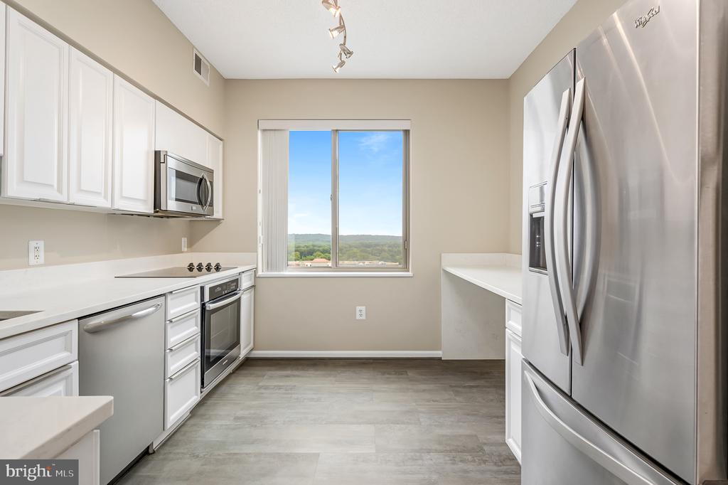 19375 CYPRESS RIDGE TERRACE Unit: 916