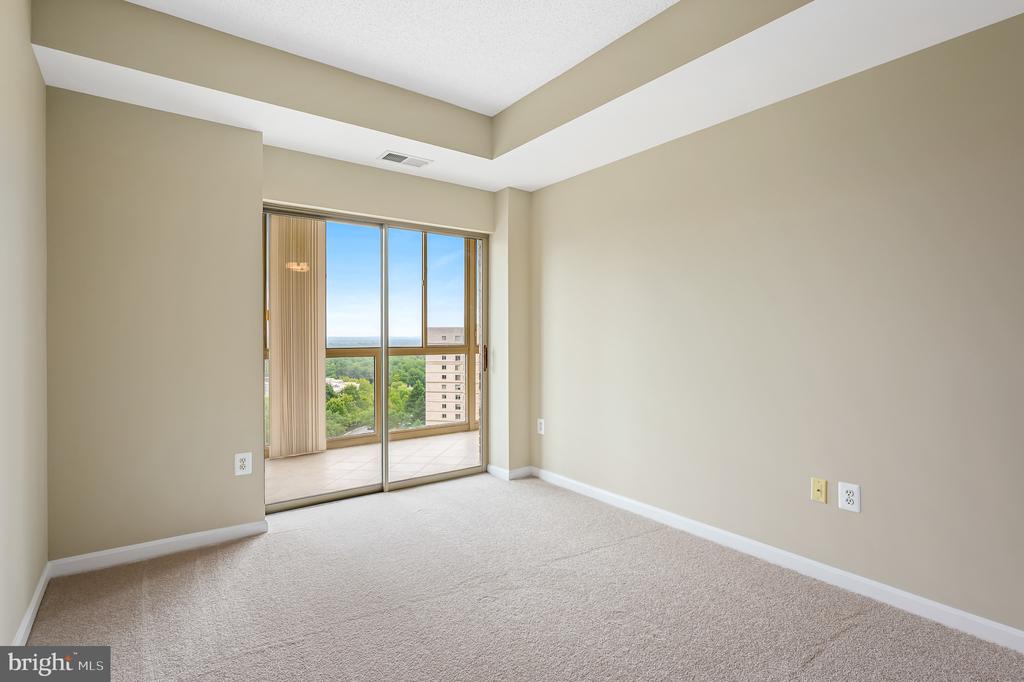 19375 CYPRESS RIDGE TERRACE Unit: 916