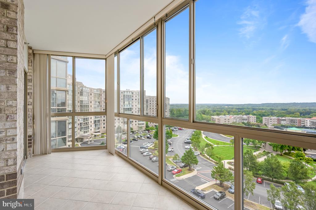 19375 CYPRESS RIDGE TERRACE Unit: 916
