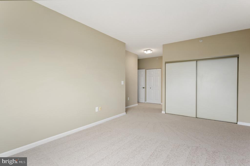 19375 CYPRESS RIDGE TERRACE Unit: 916