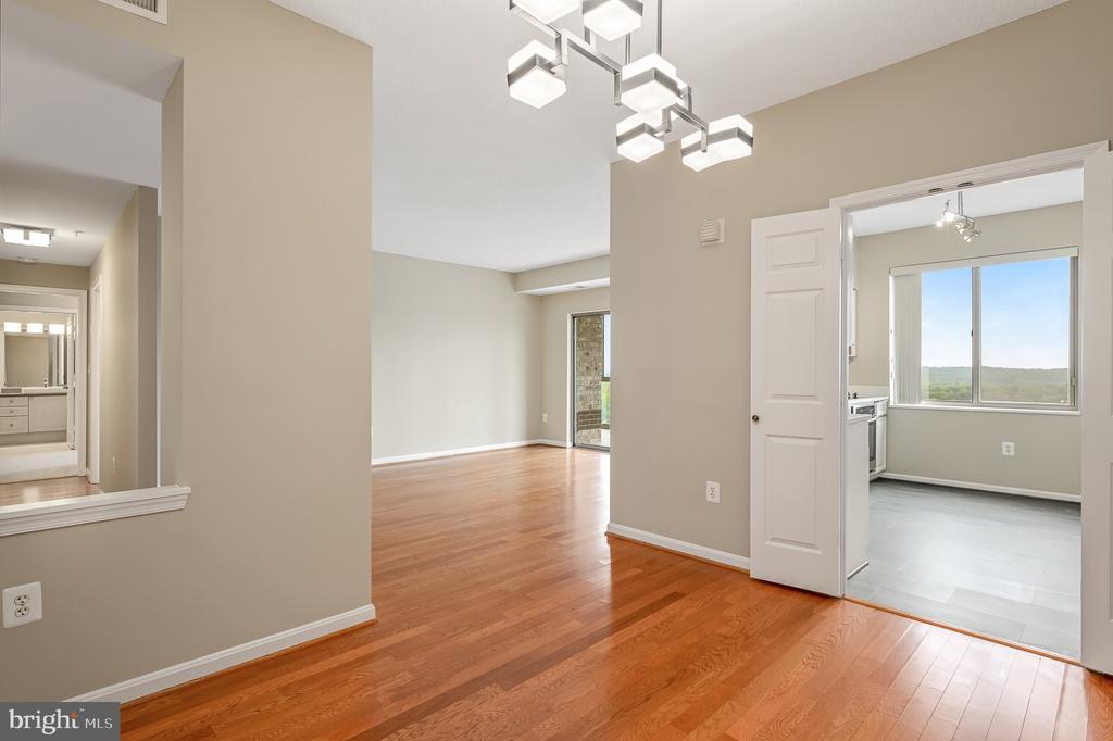 19375 CYPRESS RIDGE TERRACE Unit: 916