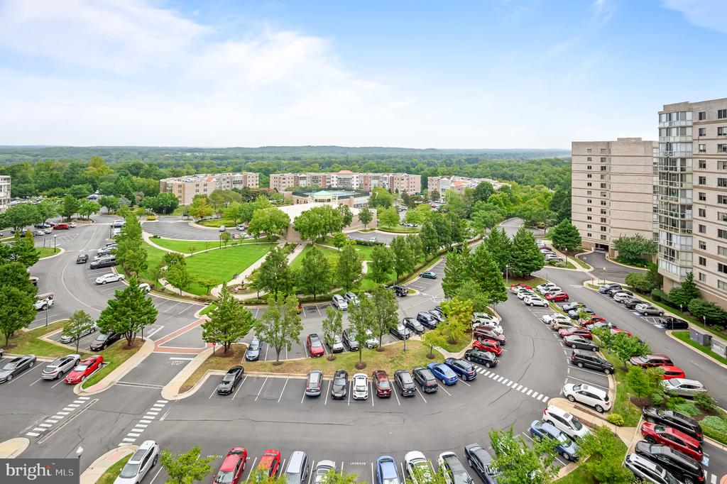 19375 CYPRESS RIDGE TERRACE Unit: 916