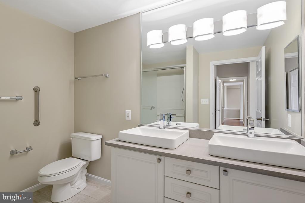 19375 CYPRESS RIDGE TERRACE Unit: 916