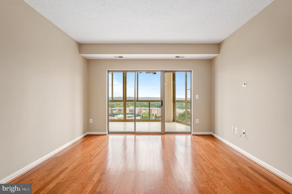 19375 CYPRESS RIDGE TERRACE Unit: 916
