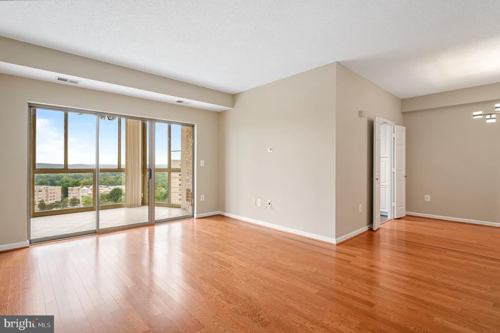 19375 CYPRESS RIDGE TERRACE Unit: 916