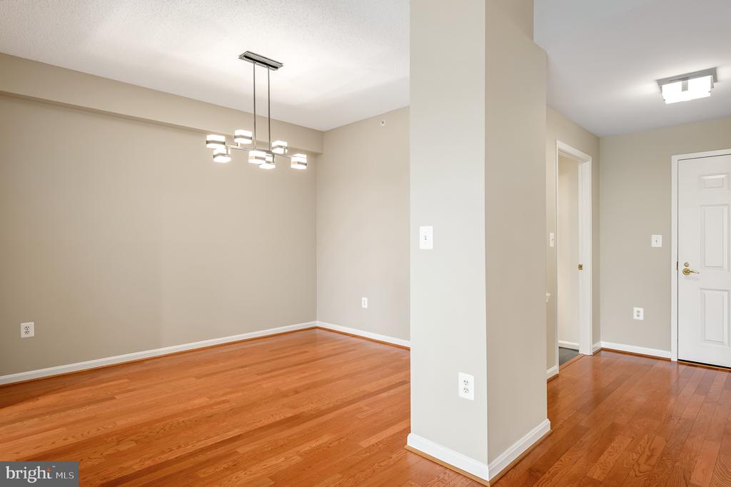 19375 CYPRESS RIDGE TERRACE Unit: 916