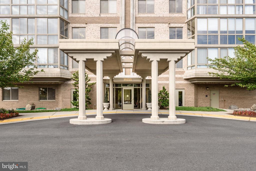 19355 CYPRESS RIDGE TERRACE Unit: 802