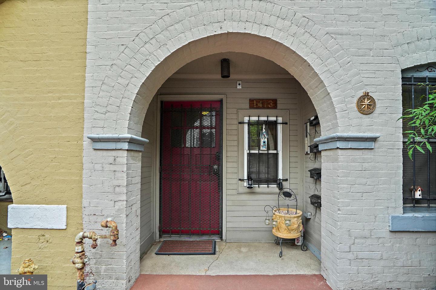 1413 Hopkins St NW