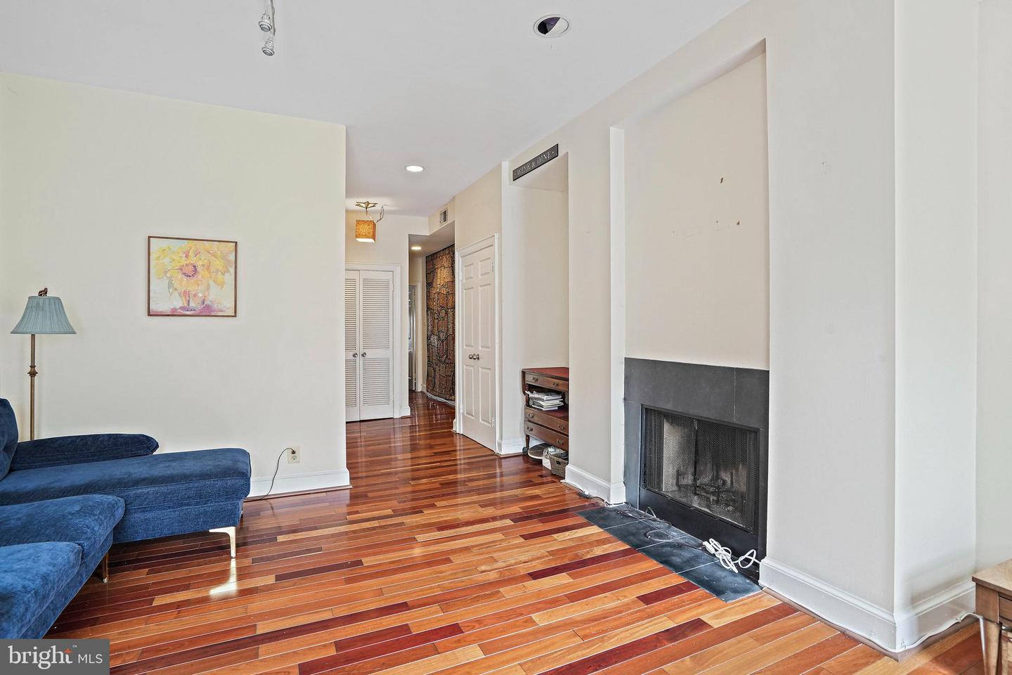 1413 Hopkins St NW