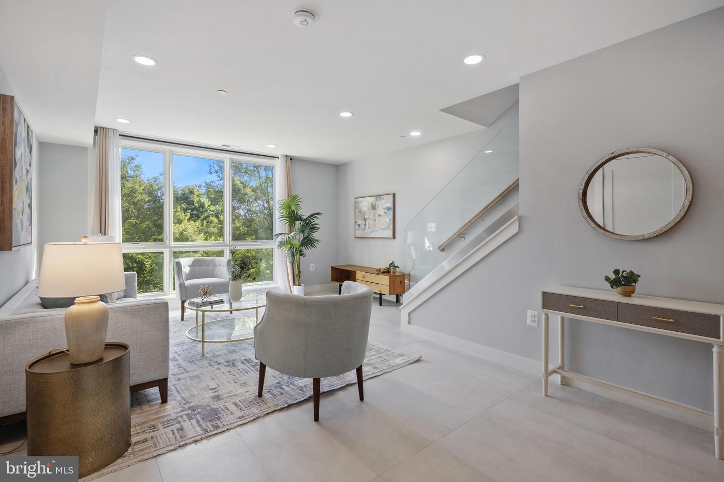 424 Missouri Ave NW #4