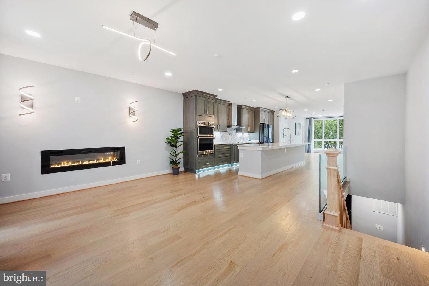 424 Missouri Ave NW #2