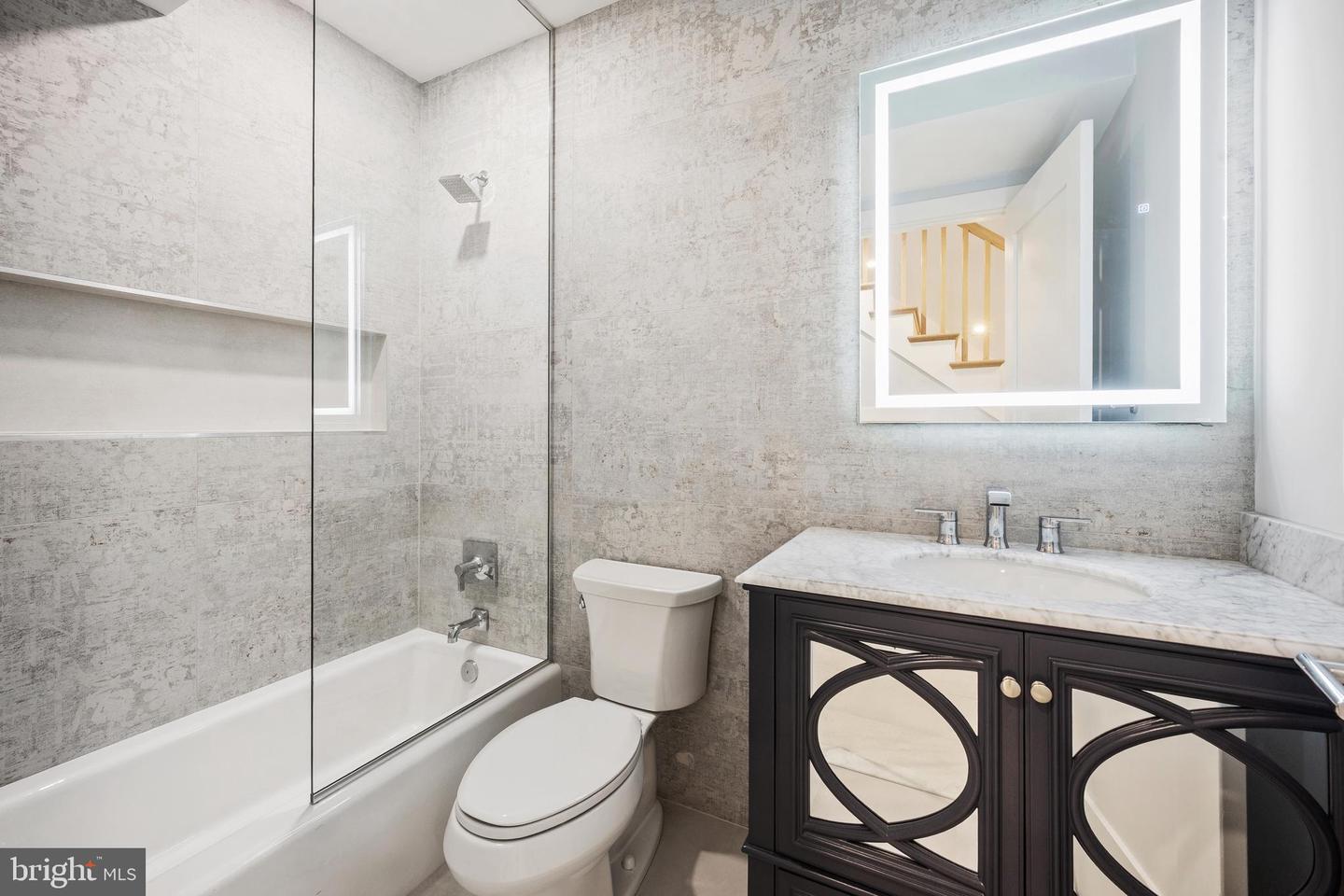 424 Missouri Ave NW #2