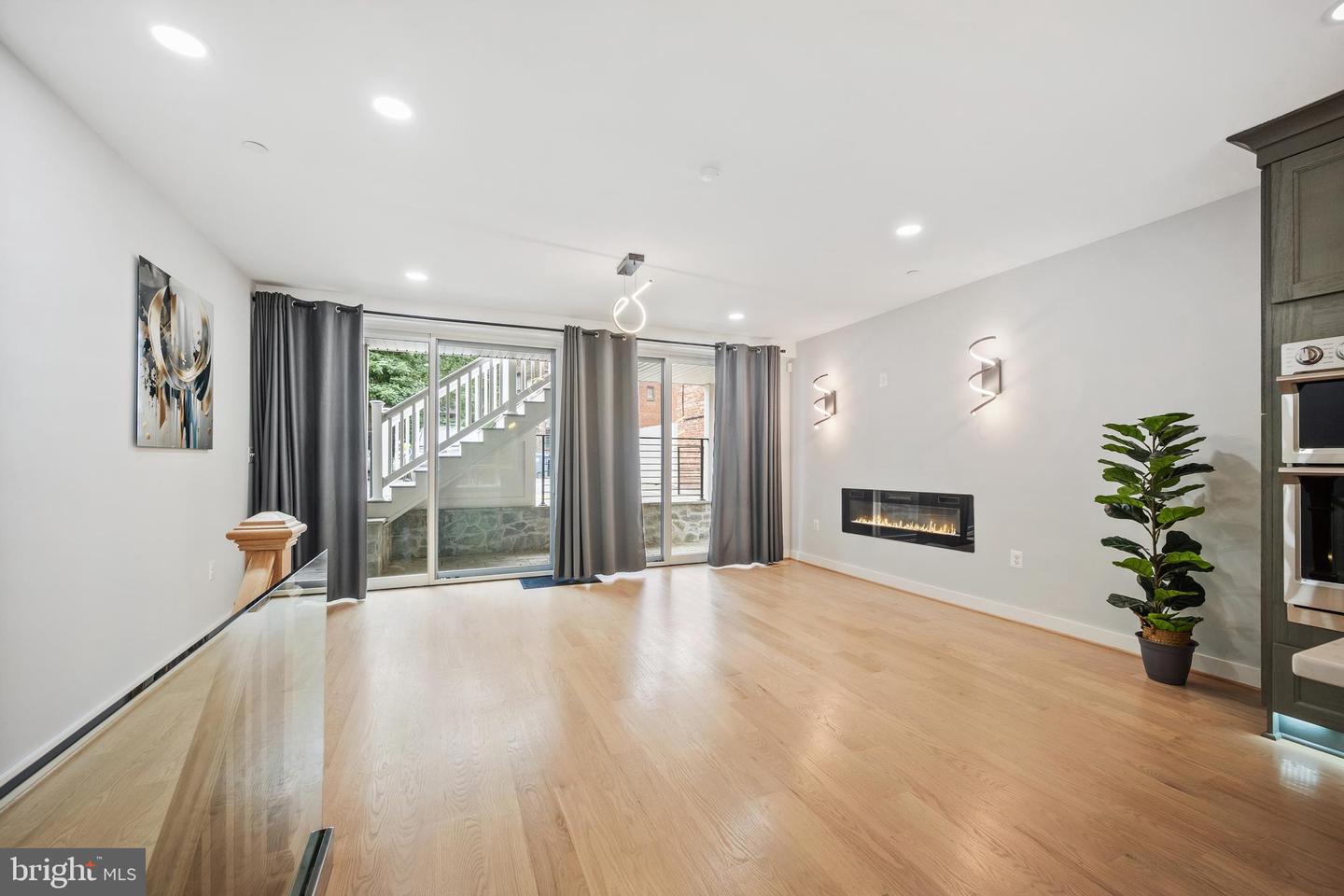 424 Missouri Ave NW #2