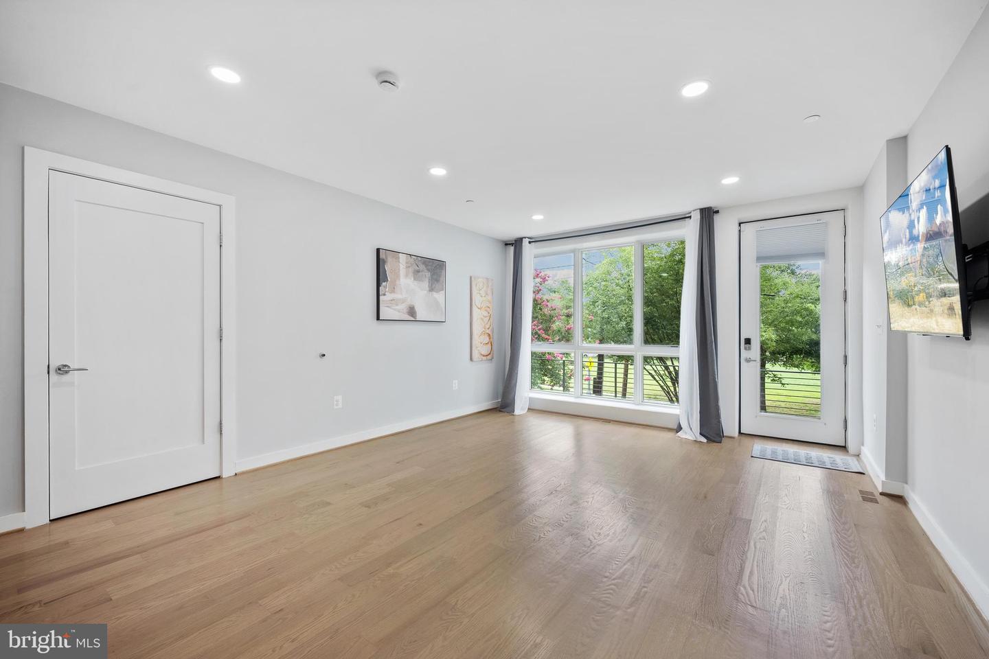 424 Missouri Ave NW #2
