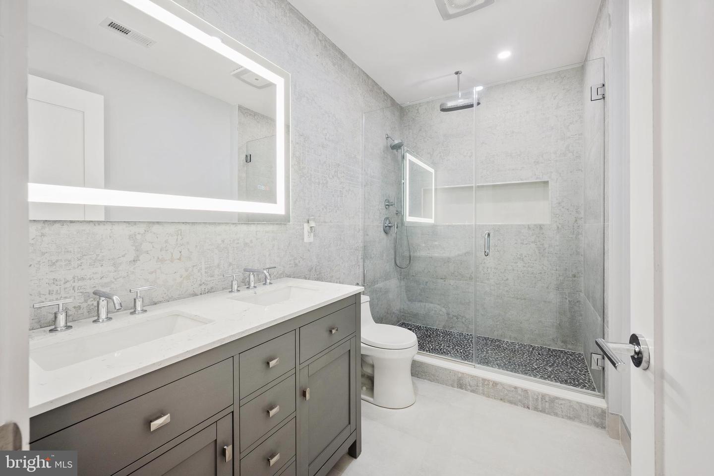 424 Missouri Ave NW #2