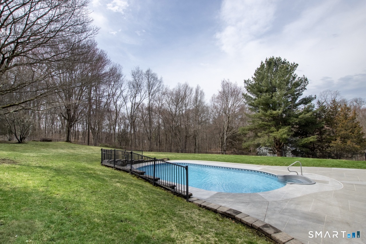16 Shadowood Lane