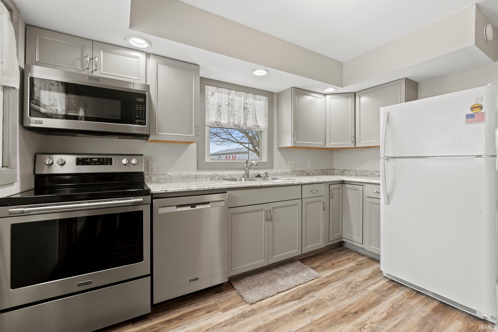 220 W Windridge Drive