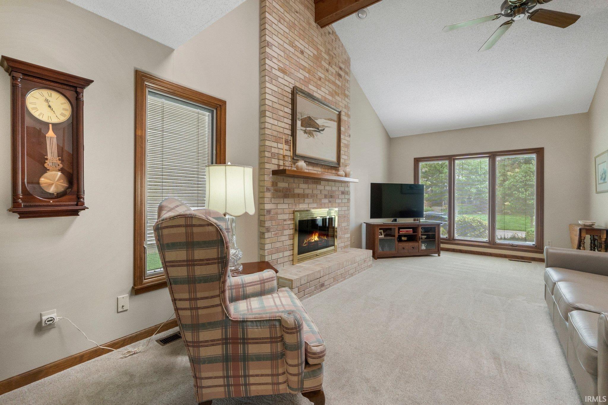 2521 E Saint Thomas Point