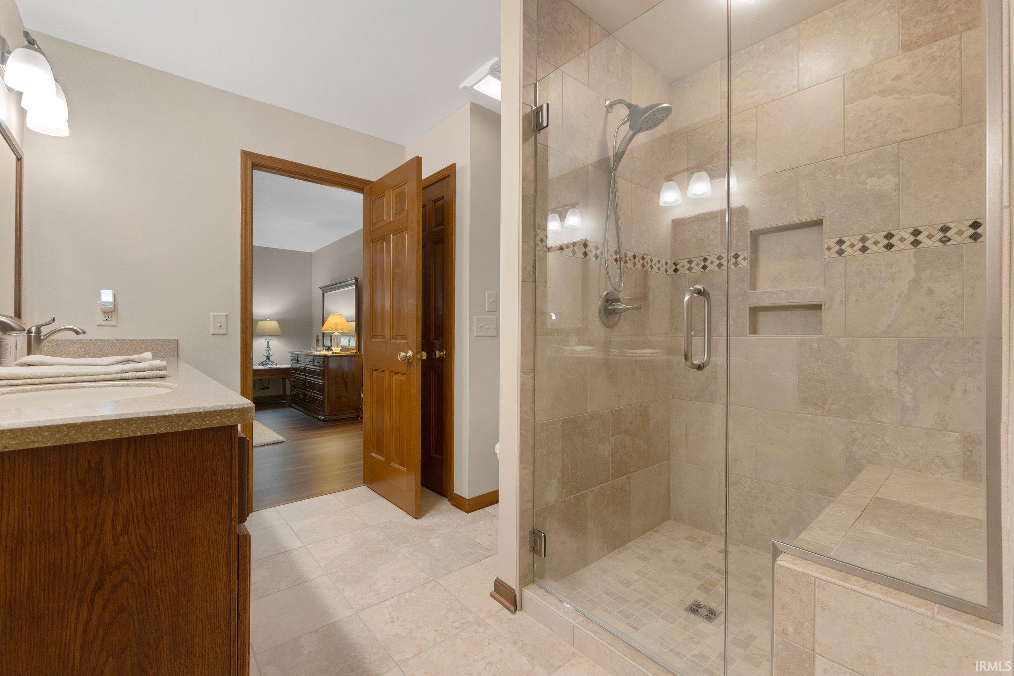 2521 E Saint Thomas Point