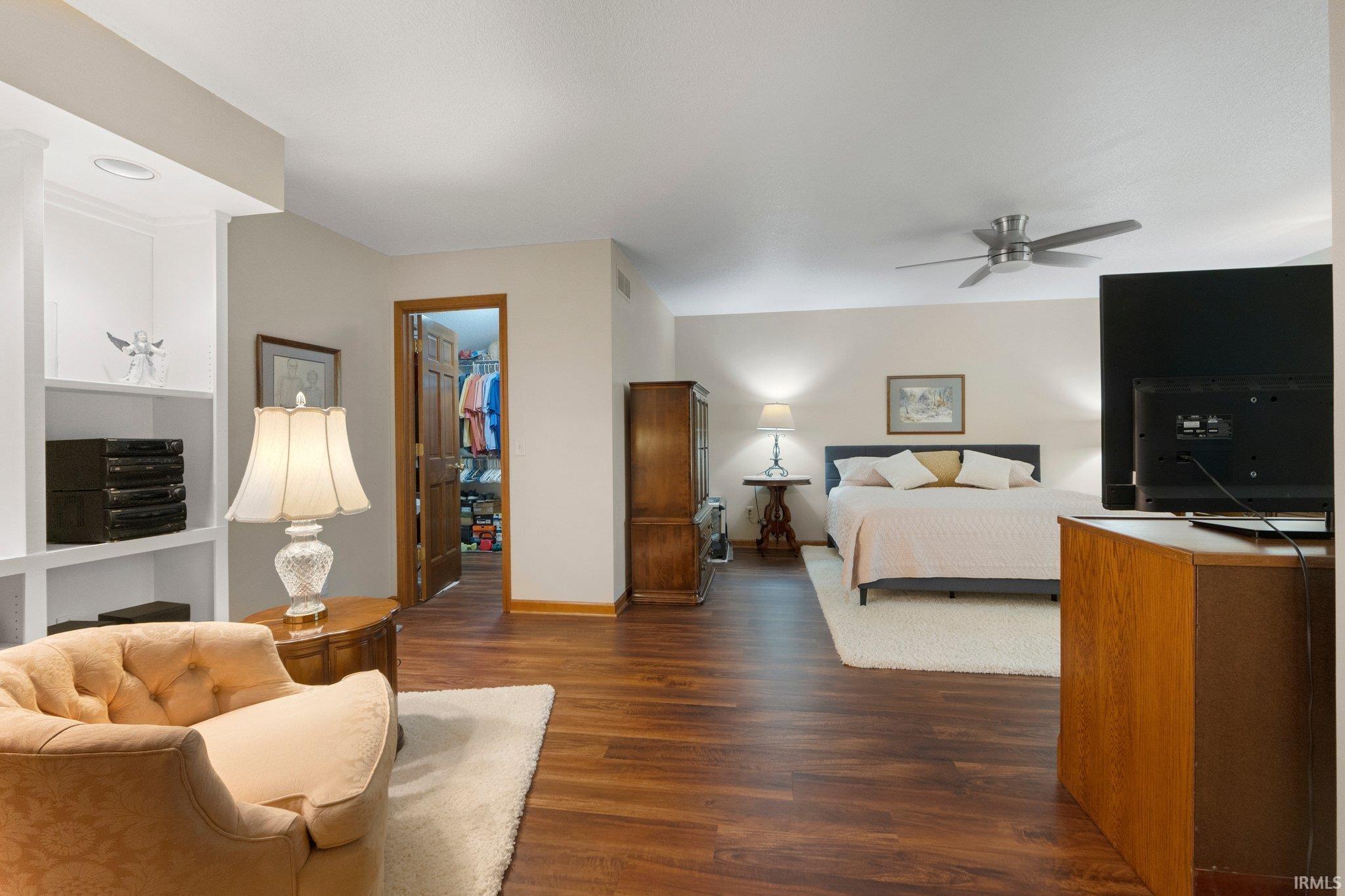 2521 E Saint Thomas Point