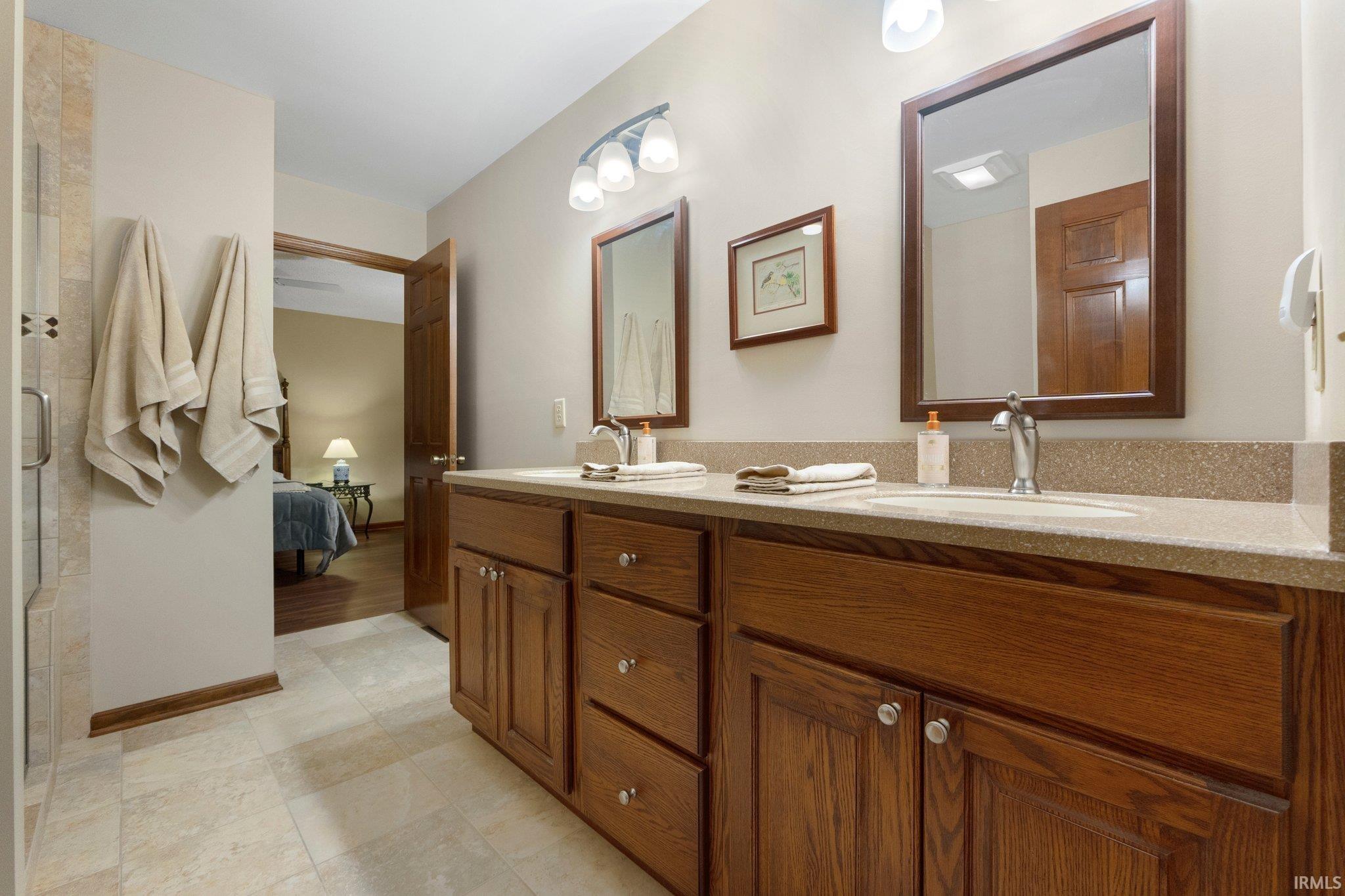 2521 E Saint Thomas Point