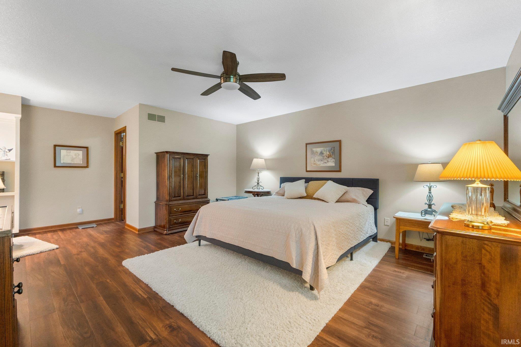 2521 E Saint Thomas Point