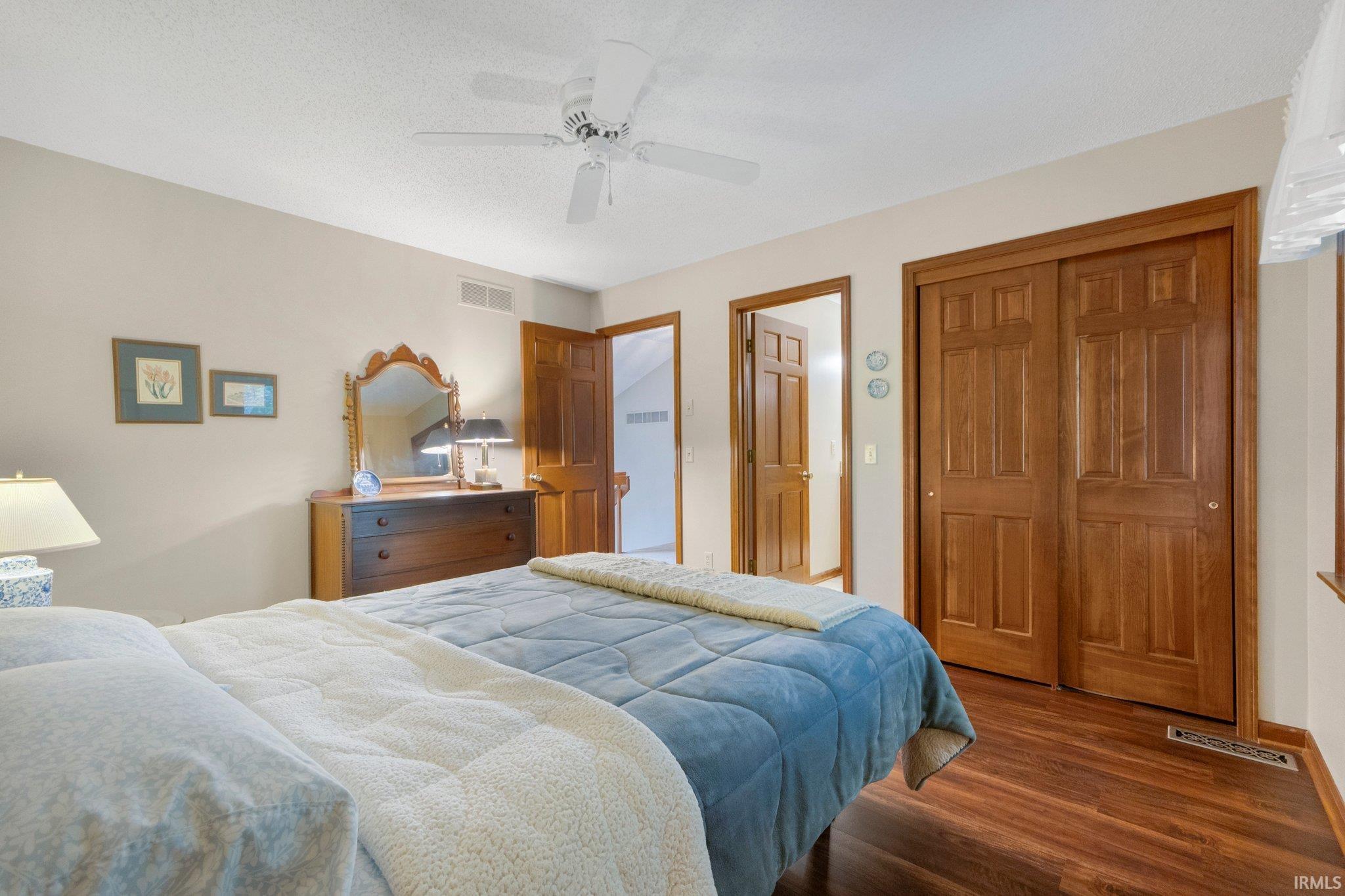 2521 E Saint Thomas Point