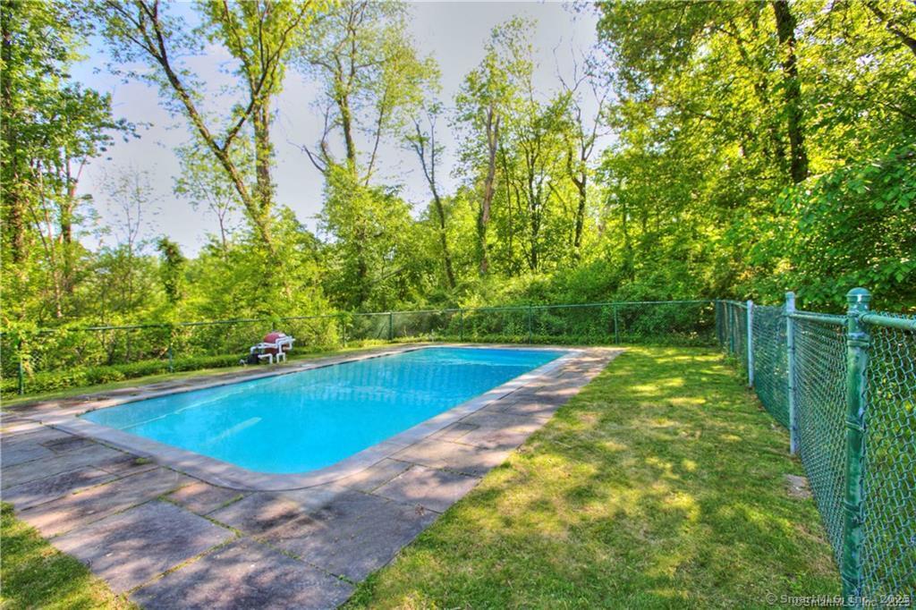 12 Shady Knoll Lane