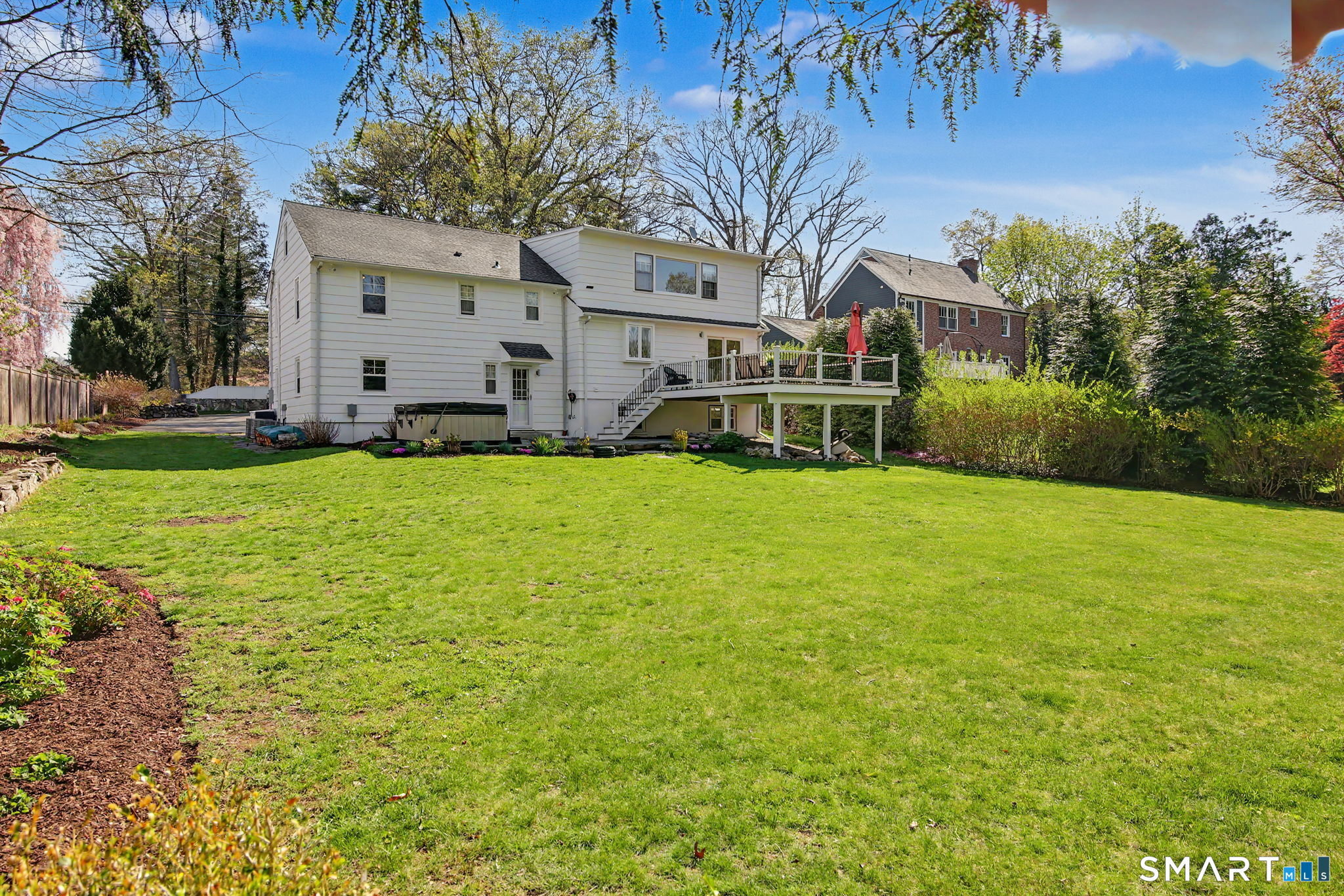 107 Compo Road North