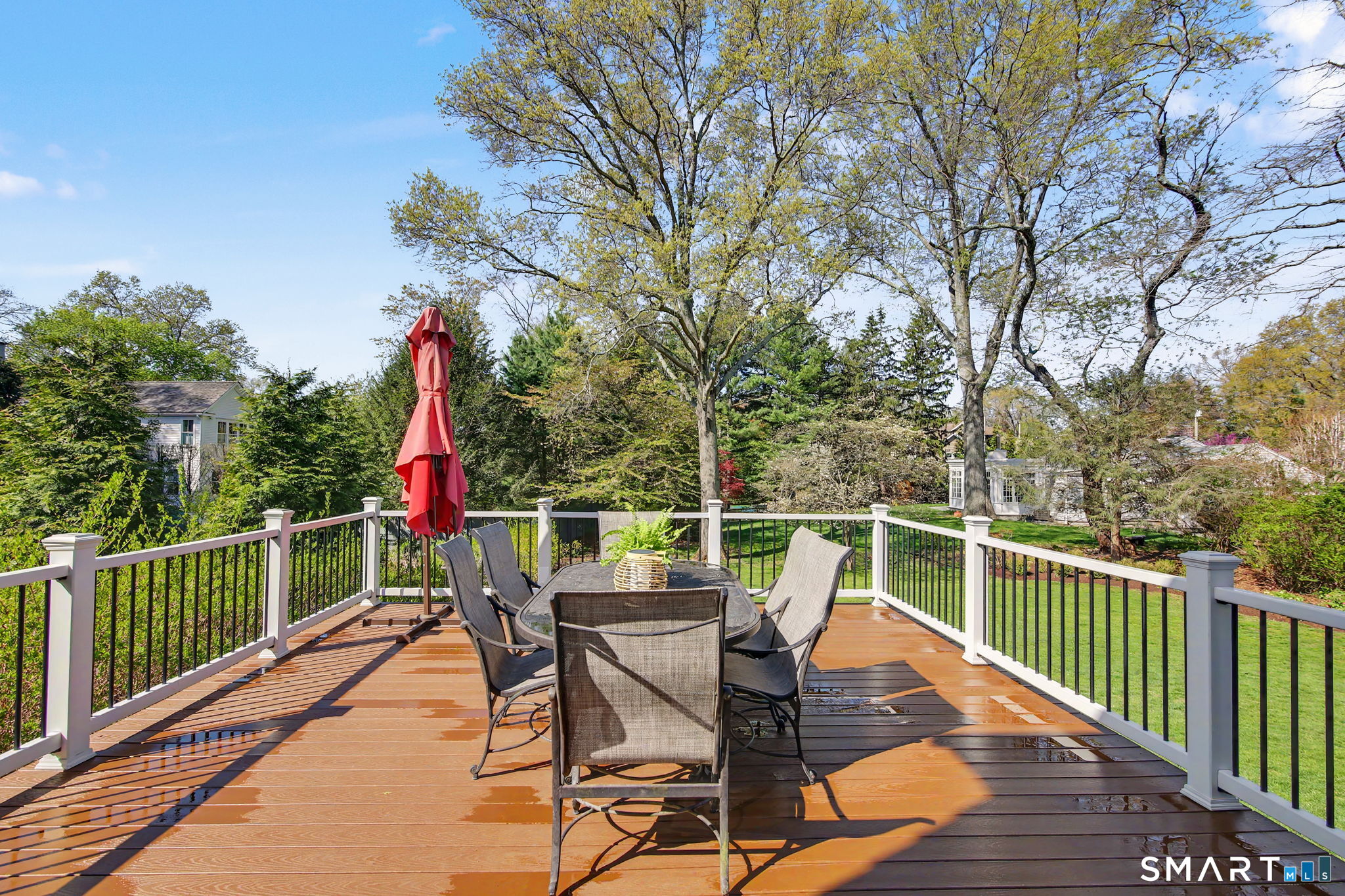 107 Compo Road North