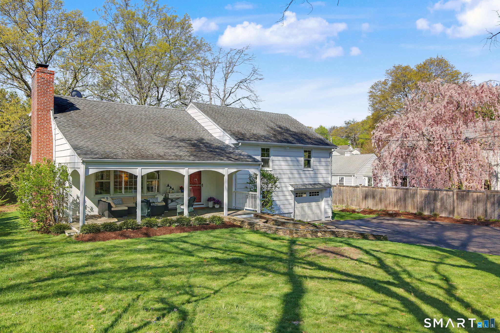 107 Compo Road North