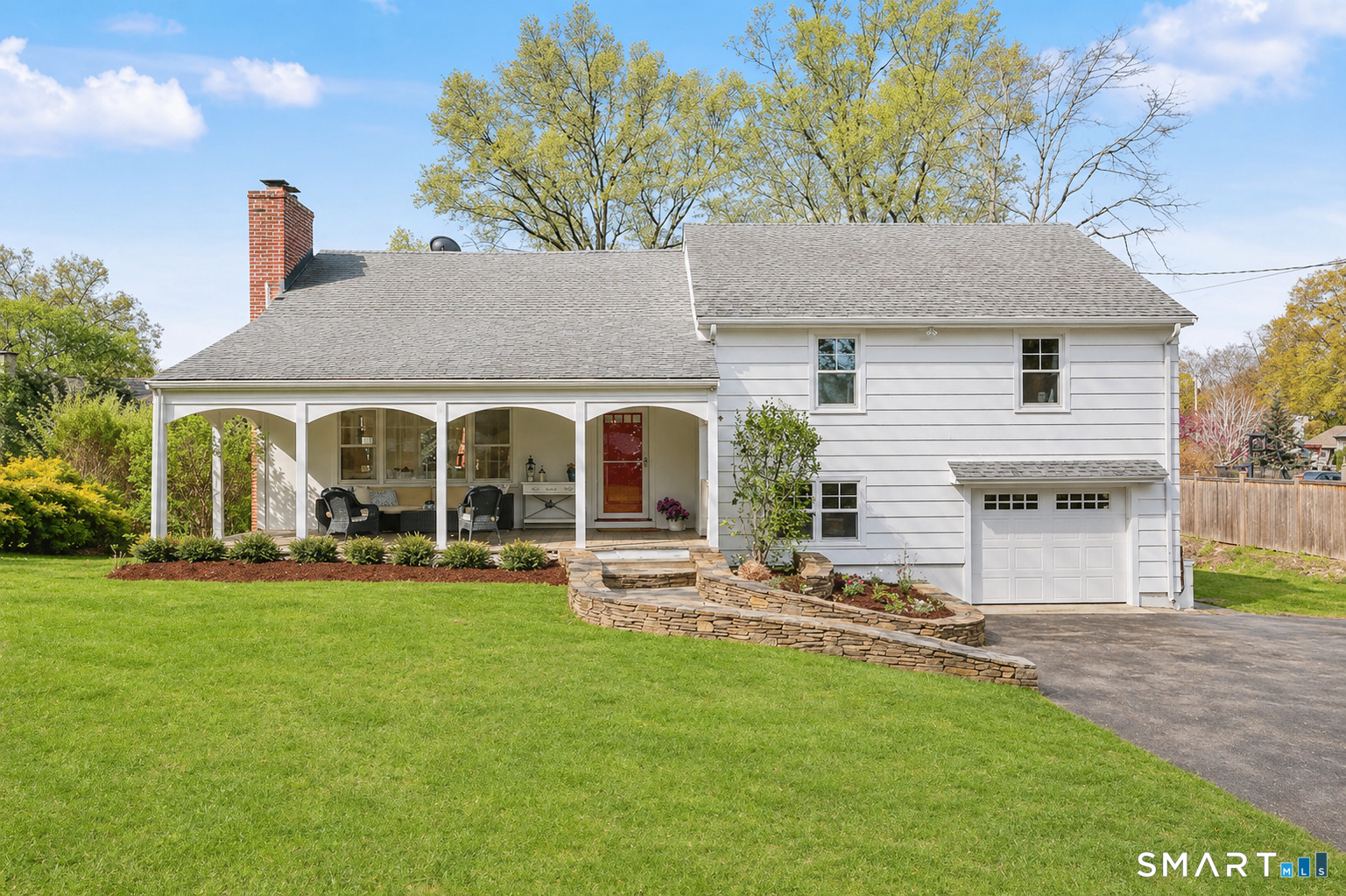 107 Compo Road North