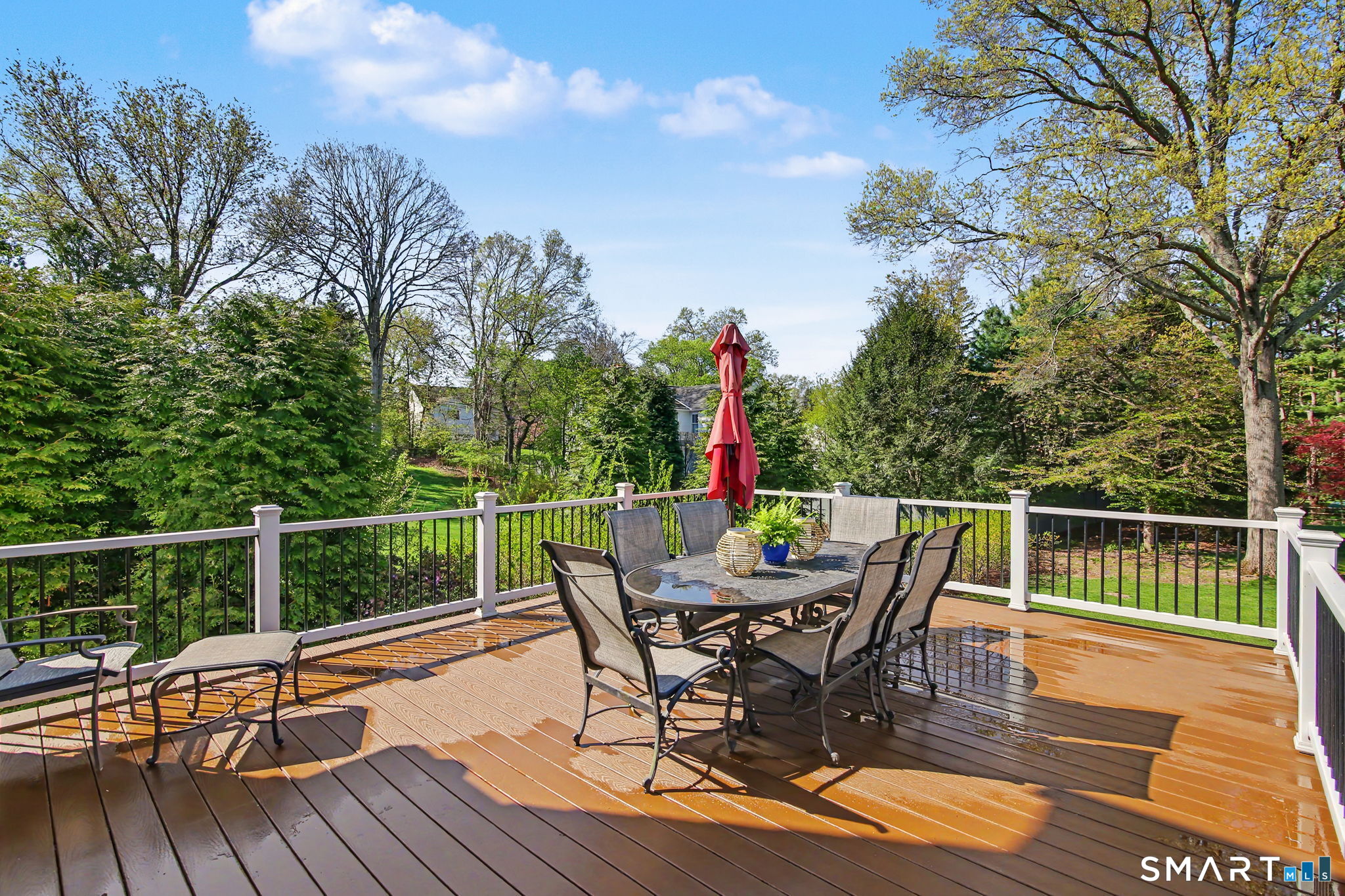 107 Compo Road North