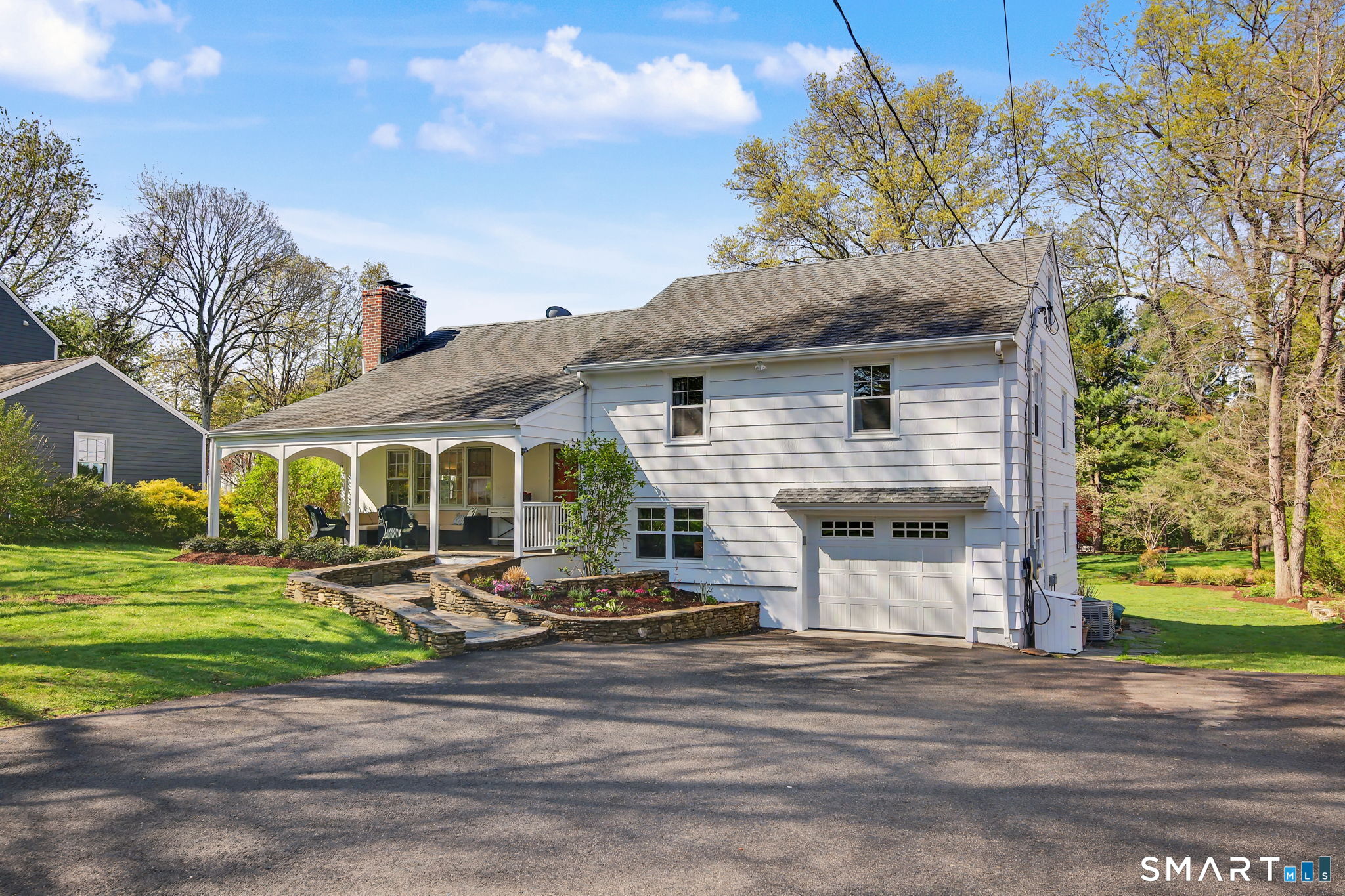 107 Compo Road North