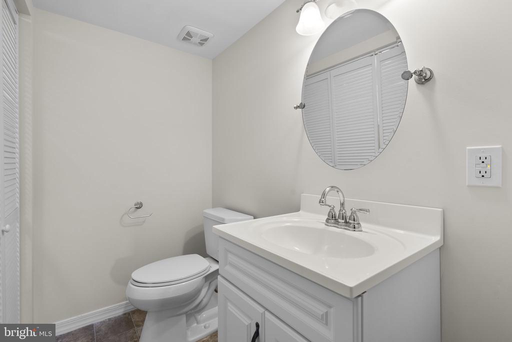 8037 WATERVIEW COURT